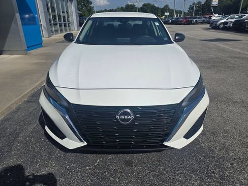 Used 2024 Nissan Altima 2.5 SV FWD image 8