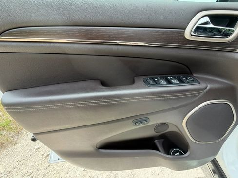 Used 2014 Jeep Grand Cherokee Summit AWD/4WD image 19