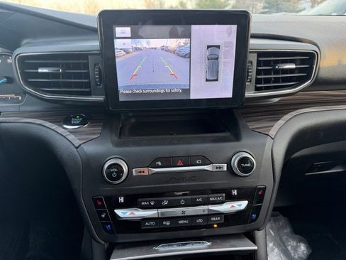 Used 2020 Ford Explorer Limited image 18