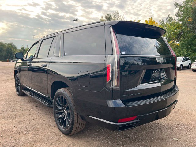 Used 2023 Cadillac Escalade ESV Sport w/ LPO, ONYX Package AWD/4WD image 3