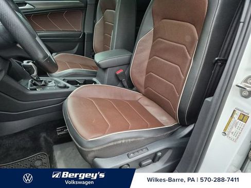 Used 2022 Volkswagen Tiguan SEL R-Line AWD/4WD image 12