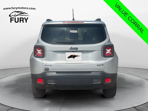Used 2017 Jeep Renegade Latitude AWD/4WD image 4