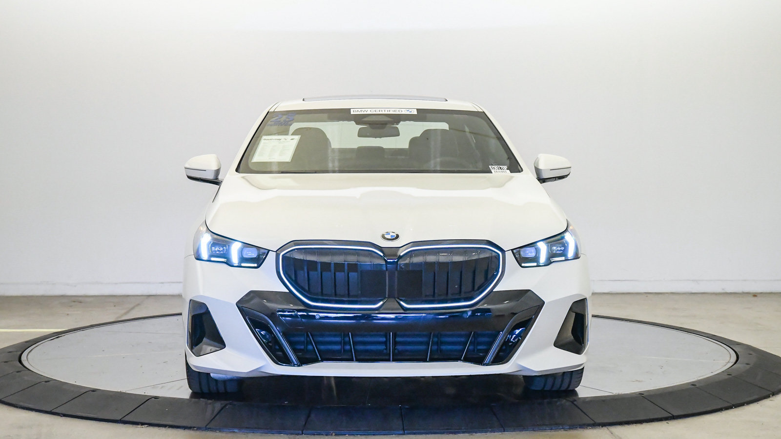 Certified 2025 BMW 540i xDrive w/ M Sport Package AWD/4WD image 7