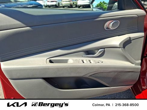 Used 2023 Hyundai Elantra SEL w/ Convenience Package FWD image 14