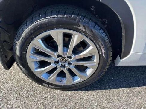 Used 2023 Toyota Highlander Limited image 38