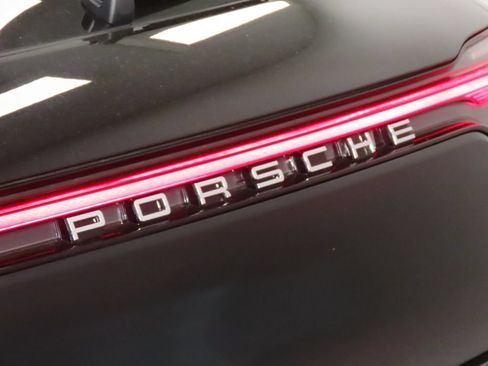 Certified 2026 Porsche Macan AWD/4WD image 12