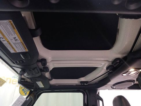 Used 2021 Jeep Wrangler Unlimited Sahara image 32