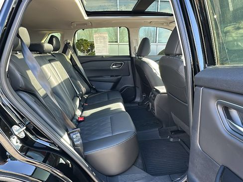 Certified 2025 Nissan Rogue Platinum w/ Platinum Premium Package image 24