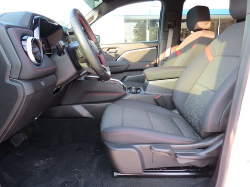 Used 2024 Chevrolet Colorado Z71 AWD/4WD image 18