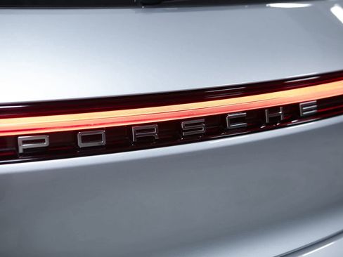 Certified 2026 Porsche Macan AWD/4WD image 19