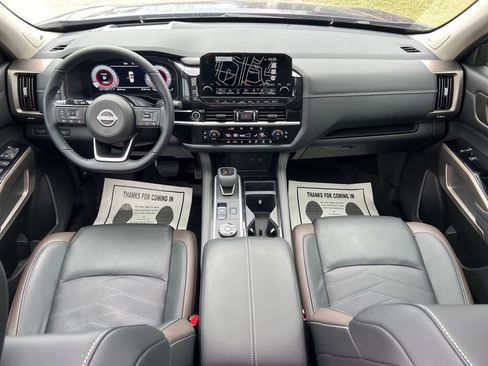 Used 2024 Nissan Pathfinder Platinum w/ Lighting Package (N93) image 32