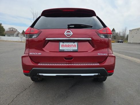 Used 2018 Nissan Rogue SV w/ Premium Package image 4