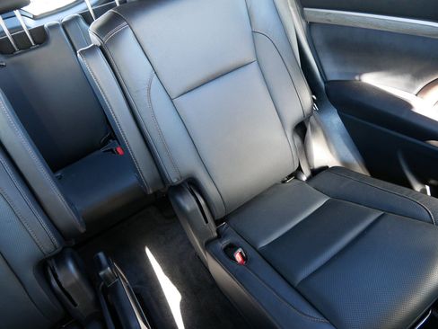 Used 2018 Toyota Highlander Limited image 14