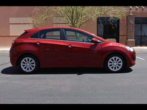 Used 2016 Hyundai Elantra GT image 1