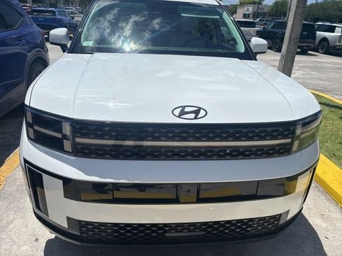 Used 2025 Hyundai Santa Fe Calligraphy image 3