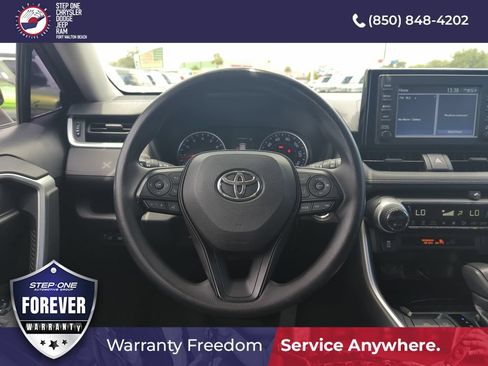Used 2019 Toyota RAV4 XLE FWD image 16