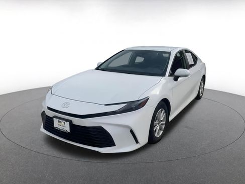 Used 2025 Toyota Camry LE image 7