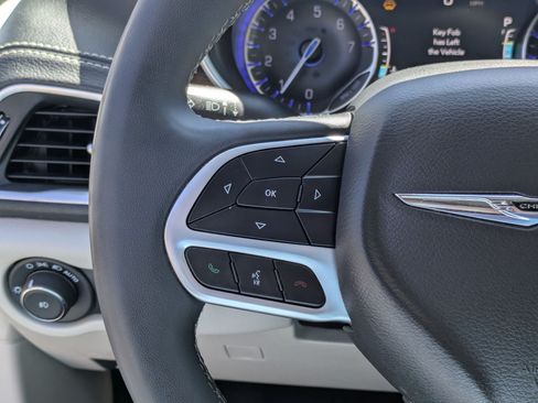 Used 2024 Chrysler Pacifica Limited FWD image 20