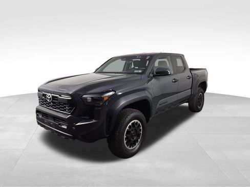 Used 2024 Toyota Tacoma TRD Off-Road image 2