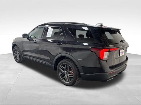 Used 2025 Ford Explorer ST-Line w/ ST-Line Street Pack AWD/4WD image 8