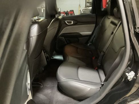 Used 2023 Jeep Compass Latitude w/ Convenience Group AWD/4WD image 14