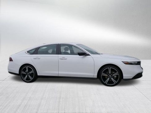 Used 2024 Honda Accord Sport image 2