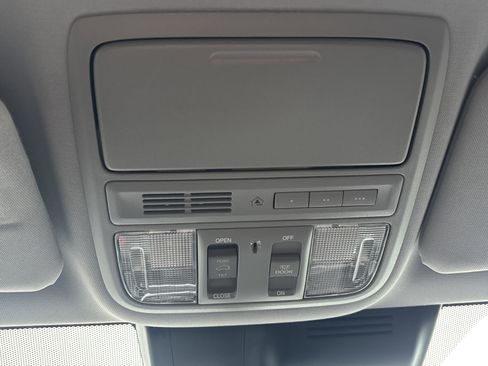 Used 2018 Honda CR-V Touring image 29