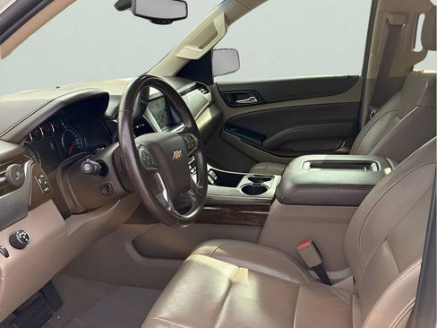 Used 2019 Chevrolet Suburban LT w/ Luxury Package RWD image 6