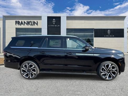 New 2026 Lincoln Navigator L Reserve AWD/4WD image 8