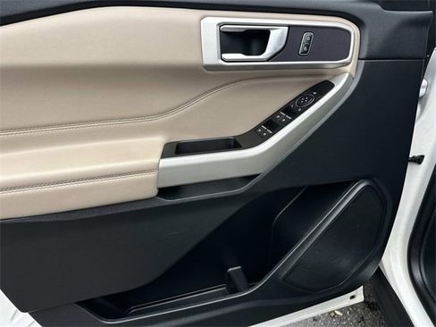 Used 2022 Ford Explorer XLT w/ Equipment Group 202A image 14