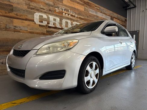 Used 2009 Toyota Matrix w/ PWR Pkg FWD image 2