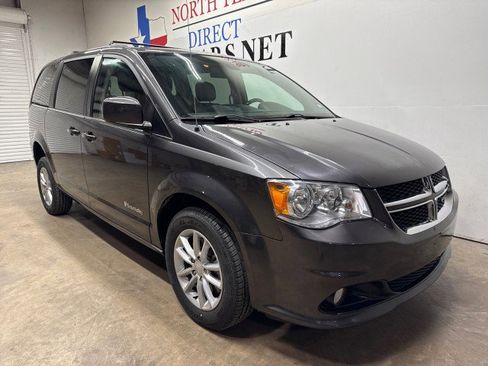 Used 2019 Dodge Grand Caravan SXT FWD image 2