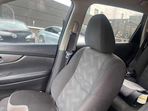 Used 2016 Nissan Rogue SV FWD image 43