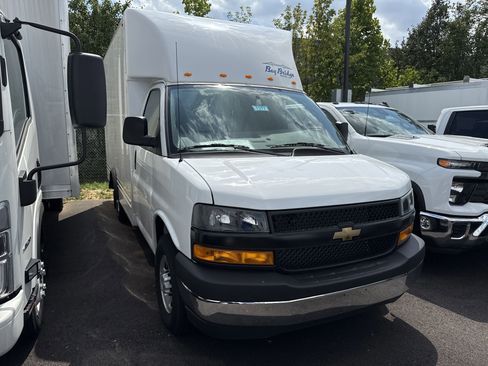 New 2024 Chevrolet Express 3500 w/ Power Convenience Package RWD image 19