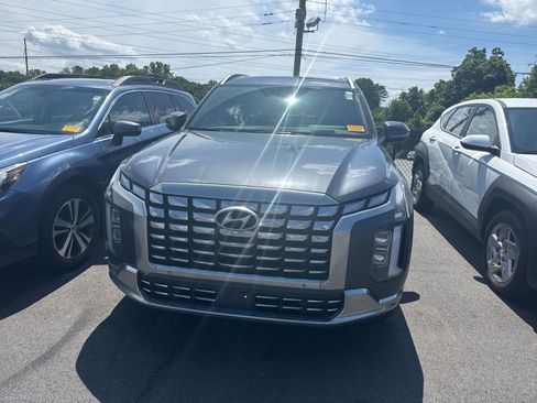 Used 2024 Hyundai Palisade Calligraphy FWD image 3