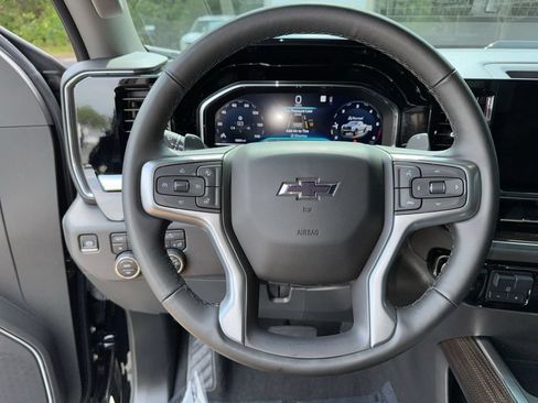 Used 2025 Chevrolet Silverado 1500 LT Trail Boss w/ Convenience Package II AWD/4WD image 16