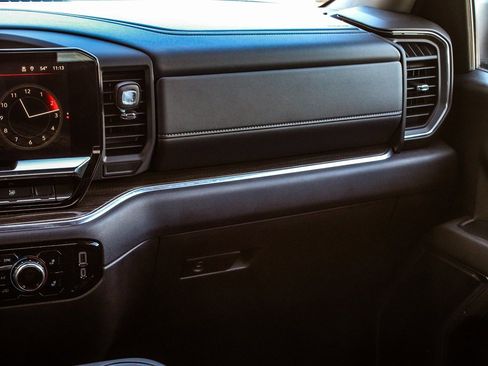 Used 2024 GMC Sierra 1500 Elevation image 17