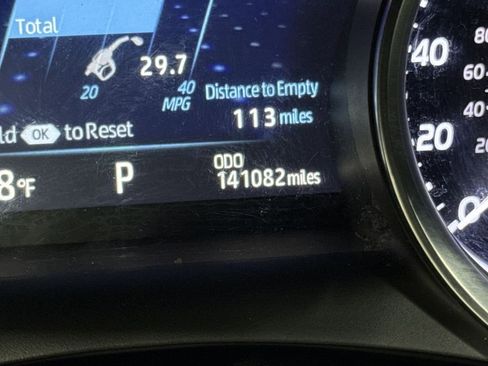 Used 2018 Toyota Camry XLE FWD image 13