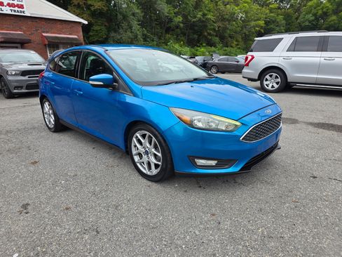 Used 2015 Ford Focus SE w/ Equipment Group 201A image 3