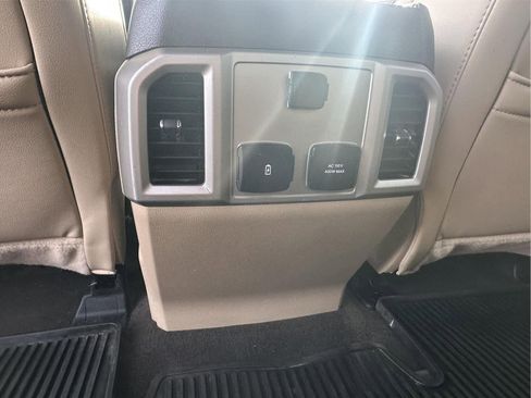 Used 2019 Ford F150 Lariat image 31