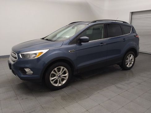 Used 2018 Ford Escape SE image 2