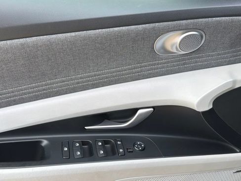 Used 2024 Hyundai Elantra Limited FWD image 19