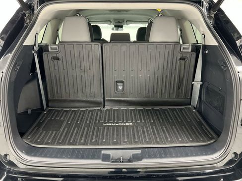 Used 2023 Toyota Highlander LE image 25