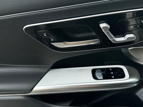 Used 2024 Mercedes-Benz CLE 300 4MATIC Coupe image 13