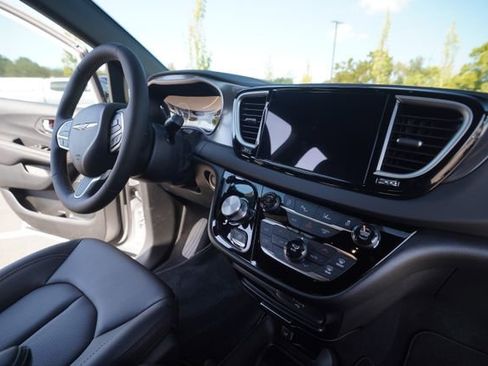 New 2026 Chrysler Voyager LX image 31