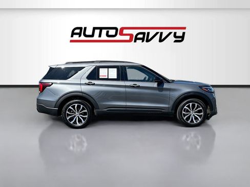 Used 2025 Ford Explorer ST-Line AWD/4WD image 8