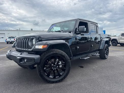 Used 2025 Jeep Gladiator Sport AWD/4WD image 1