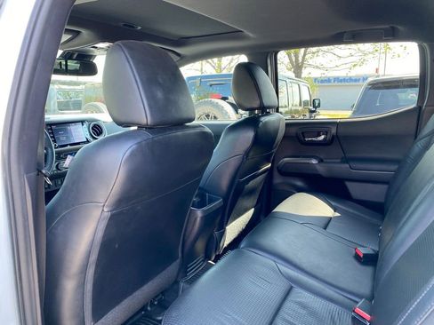 Used 2020 Toyota Tacoma TRD Off-Road w/ TRD Premium Off Road Package image 32