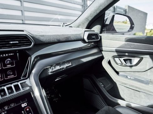 Used 2024 Lamborghini Urus Performante AWD/4WD image 88