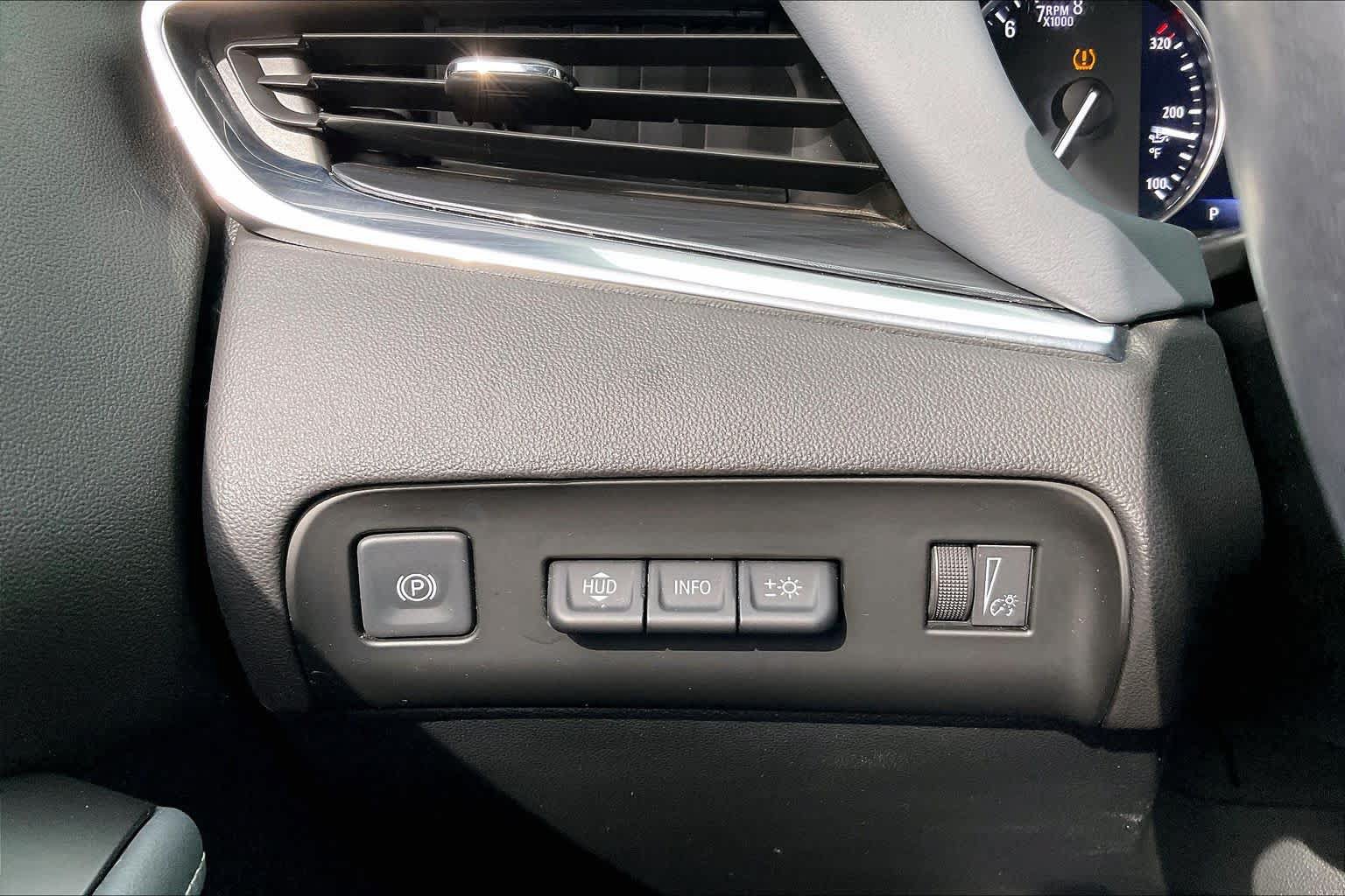 Used 2022 Buick Enclave Premium AWD/4WD image 33